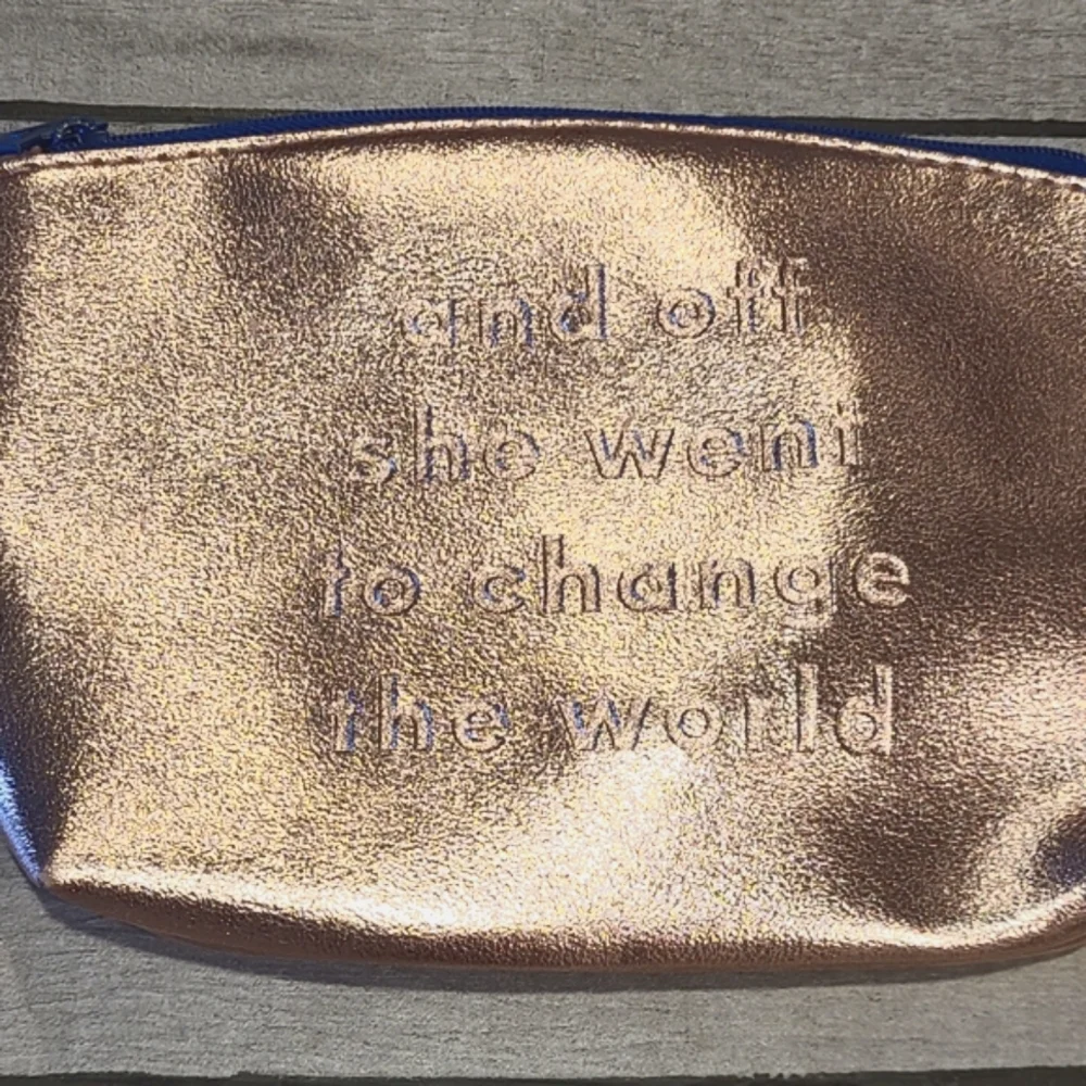 🐣Ipsy Rose Gold Metallic make up bag☀️🌷💧 💕 ✨️ 🍎🍋🧁☃️🦋🐯🐠🐬🍬🍿🍕